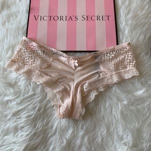 New Victoria’s Secret key hole panty